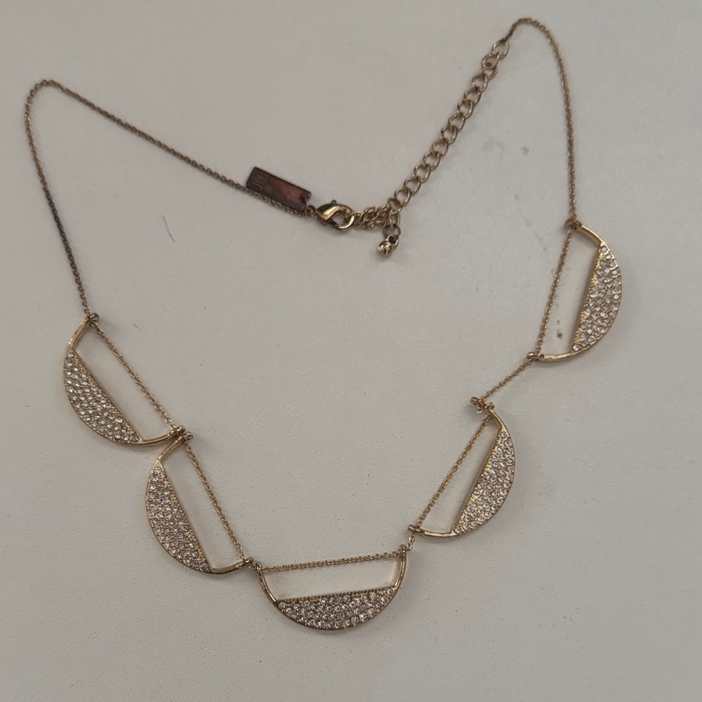 Elegant Gold and Crystal Necklace
